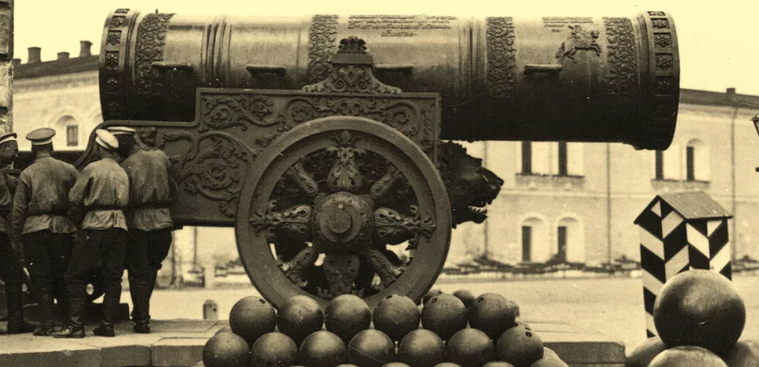 Среди многочисленных артиллерийских шедевров прошлого, Царь-пушка в Московском Кремле, несомненно, занимает особое место.-2