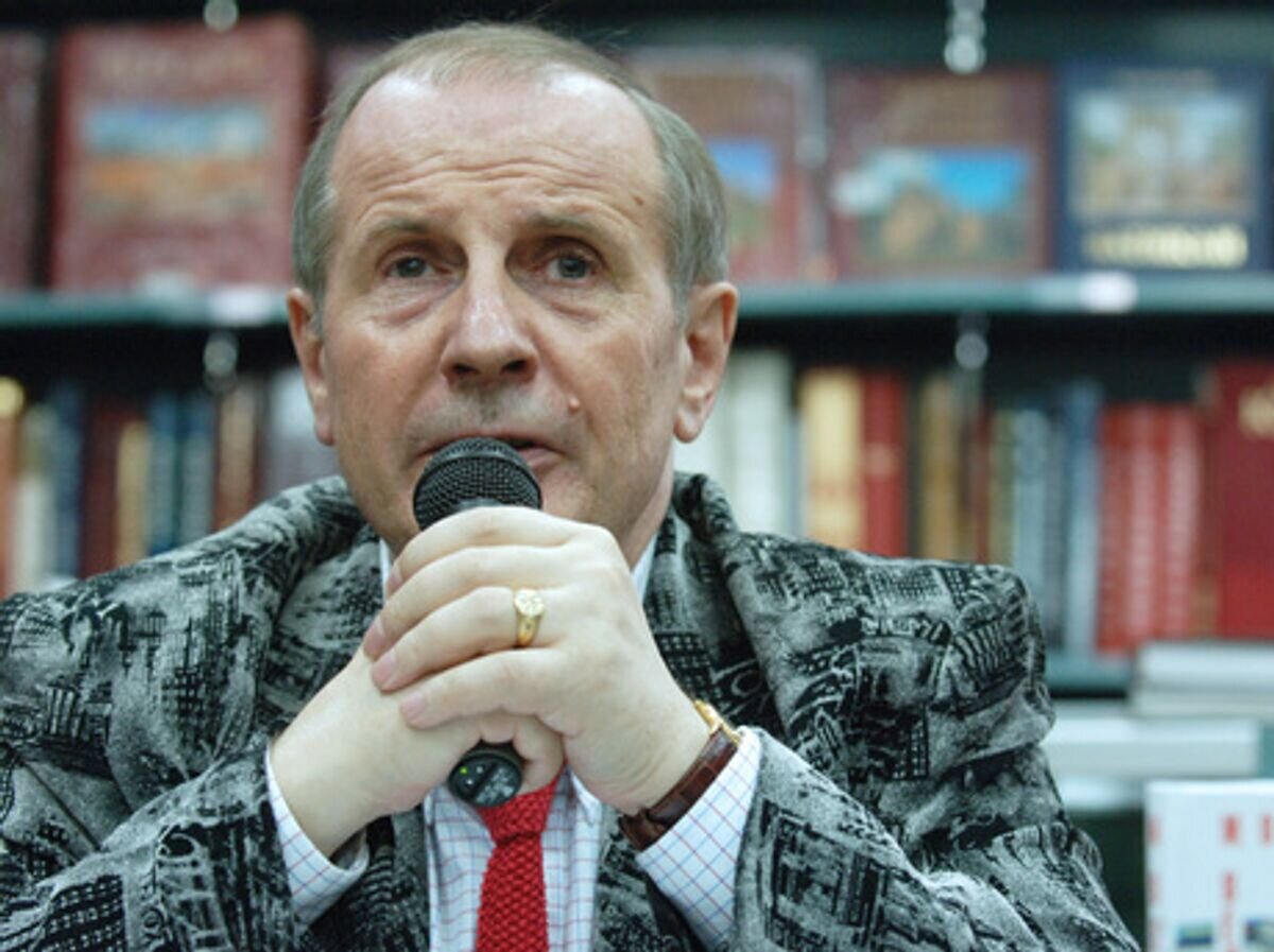    Писатель Михаил Веллер© РИА Новости / Сергей Пятаков