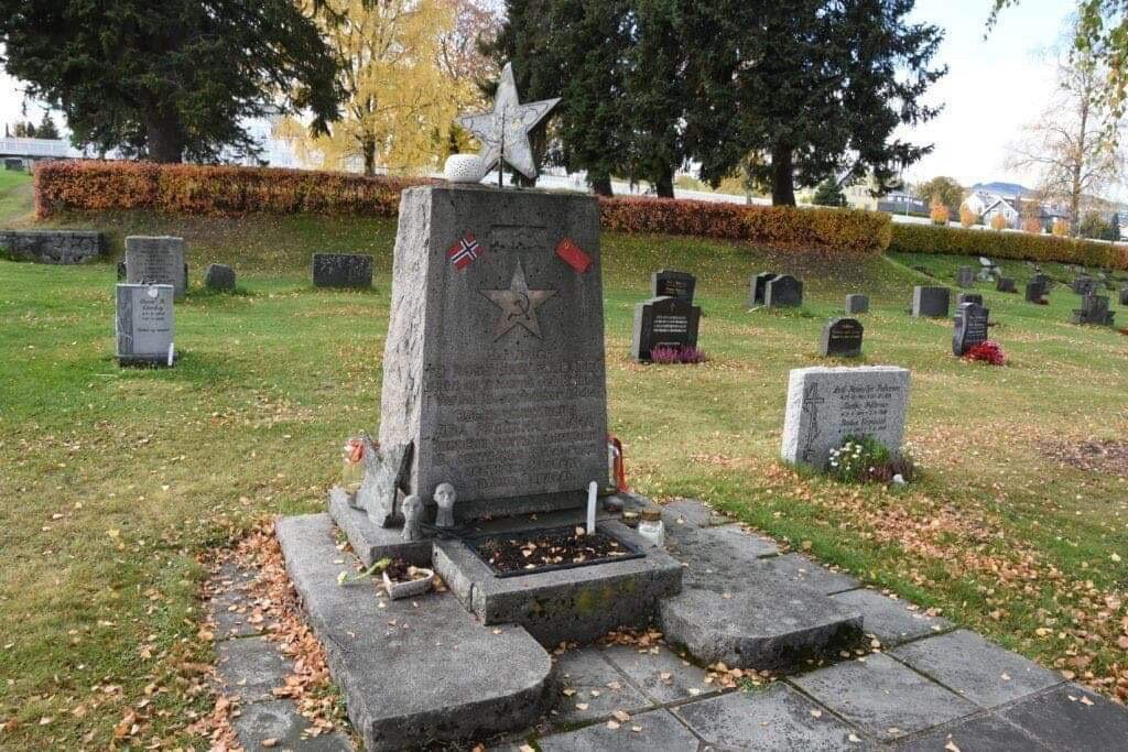 В таком состоянии находился обелиск, когда его увидела Татьяна Затолокина