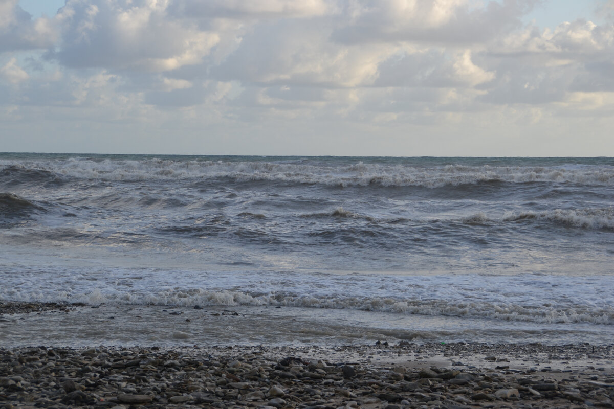 Море штормит