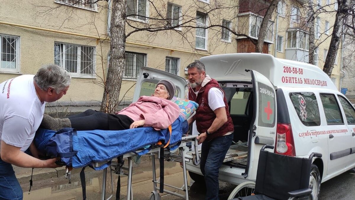 таксист при коляске