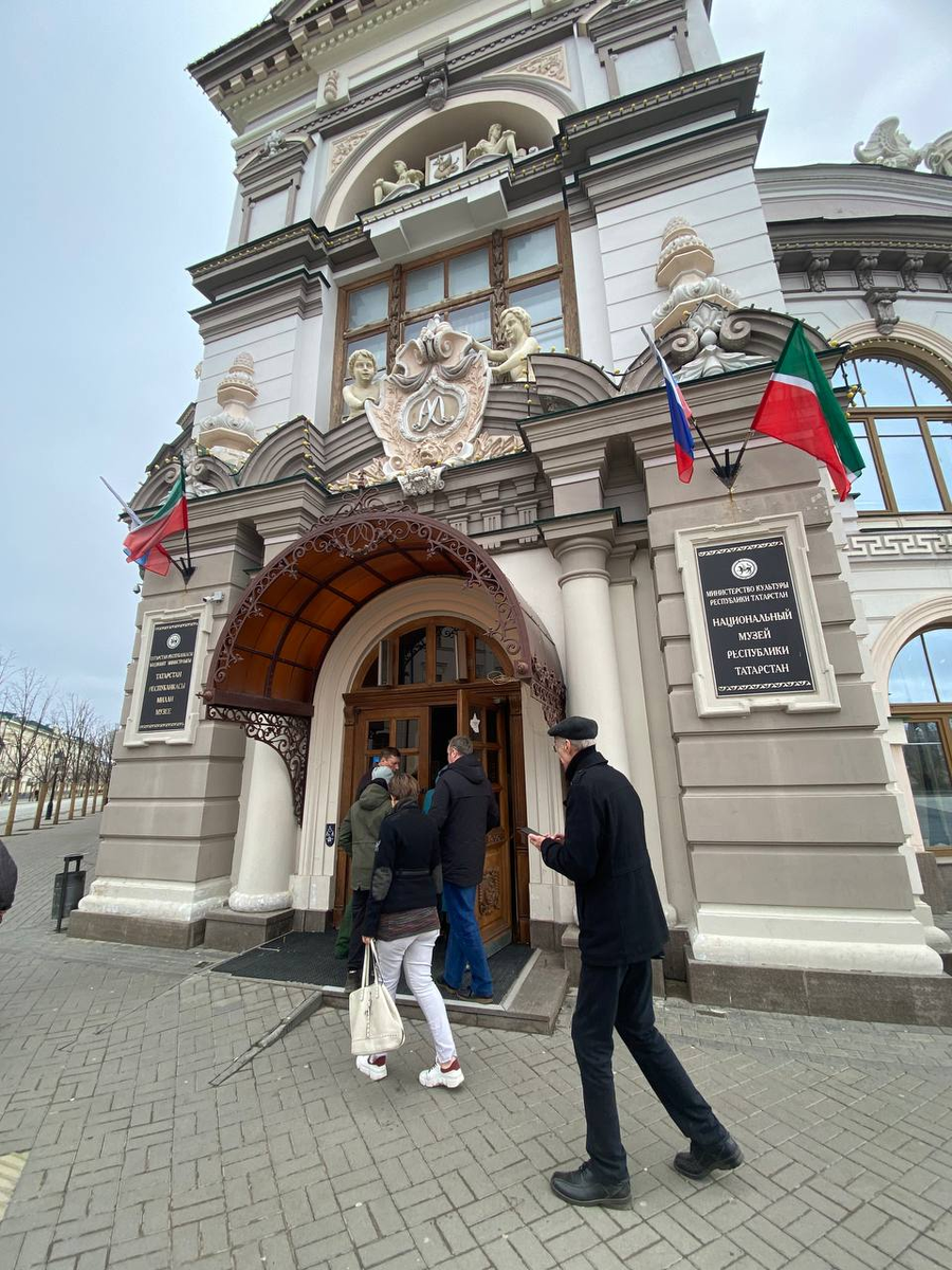 Просим пройти всех желающих в чудесный музей!