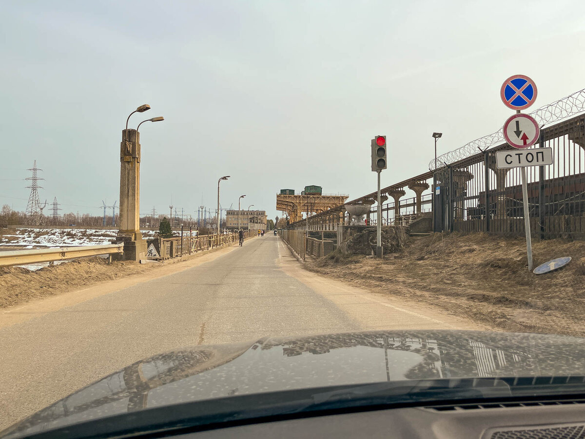 Призрачная дорога на севере Подмосковья: закрытое шоссе, по которому больше  не ездят машины. Раскрываю тайну | Самый главный путешественник | Дзен