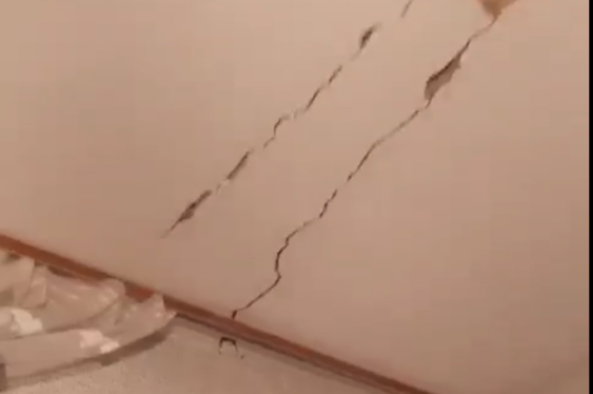    Новосибирцы пожаловались на большие трещины в стенах пятиэтажки