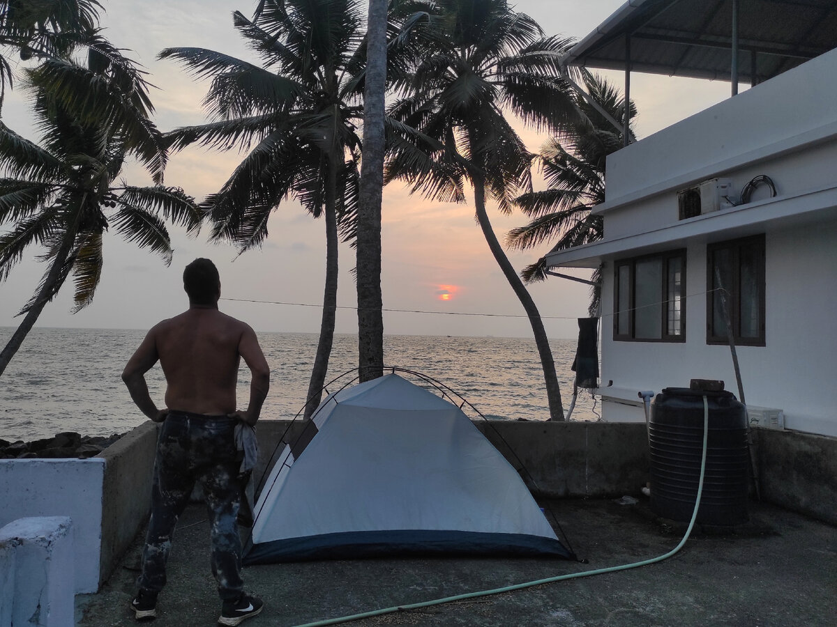 Лагерь с видом на море