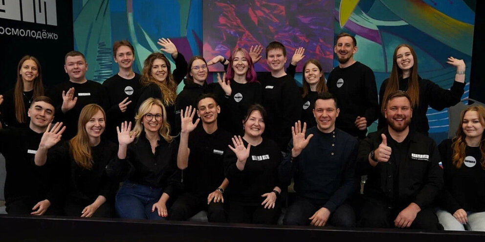 Работаем, братья! Ну и сестры, конечно же, то же.. все "работают"! Все!