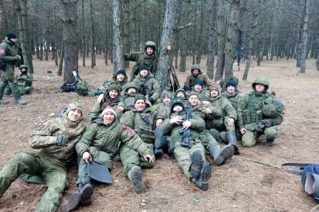    Воинское братстсво и на гаржданке подедерижвают друг друга. Фото: Из личного архивa/ Виктор Коновалов