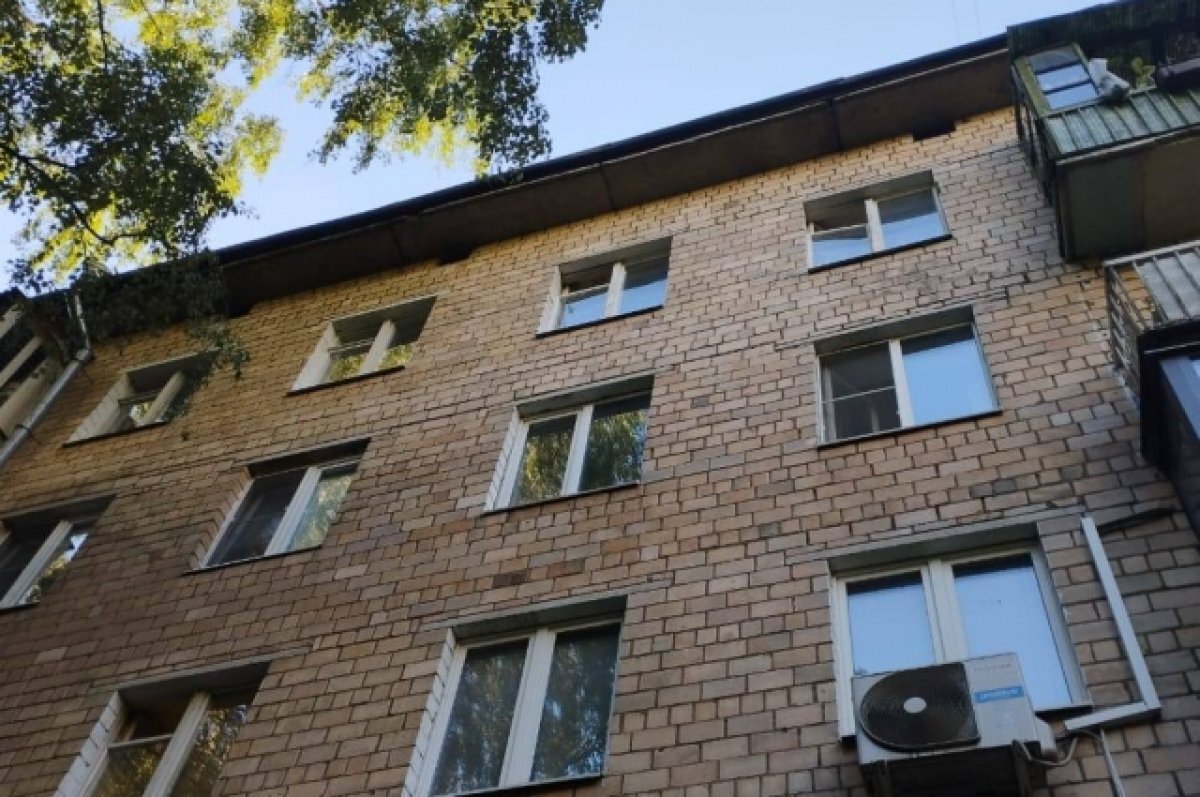    Нижегородцам напомнили, как обезопасить детей от падения из окон