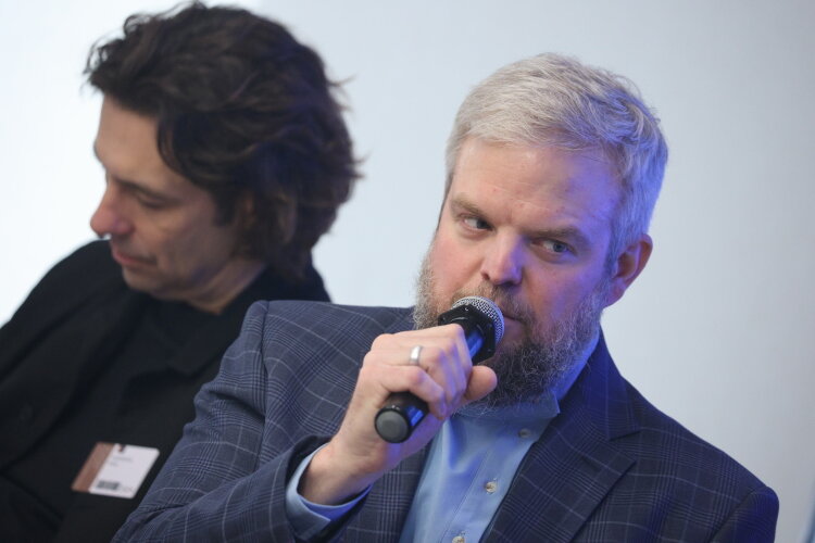    Борис Акимов признался, что в свое время любил рассуждать о том, что «нужно колонизировать свою страну», и даже написал об этом манифест
