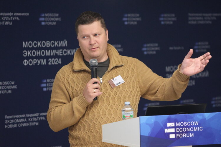    Основатель деревни и семейной школы «Орион» Антон Кузьмин