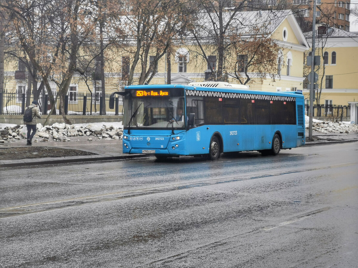 Автобус 192723 ЛиАЗ-5292 на маршруте № 253. Улица Маршала Бирюзова.