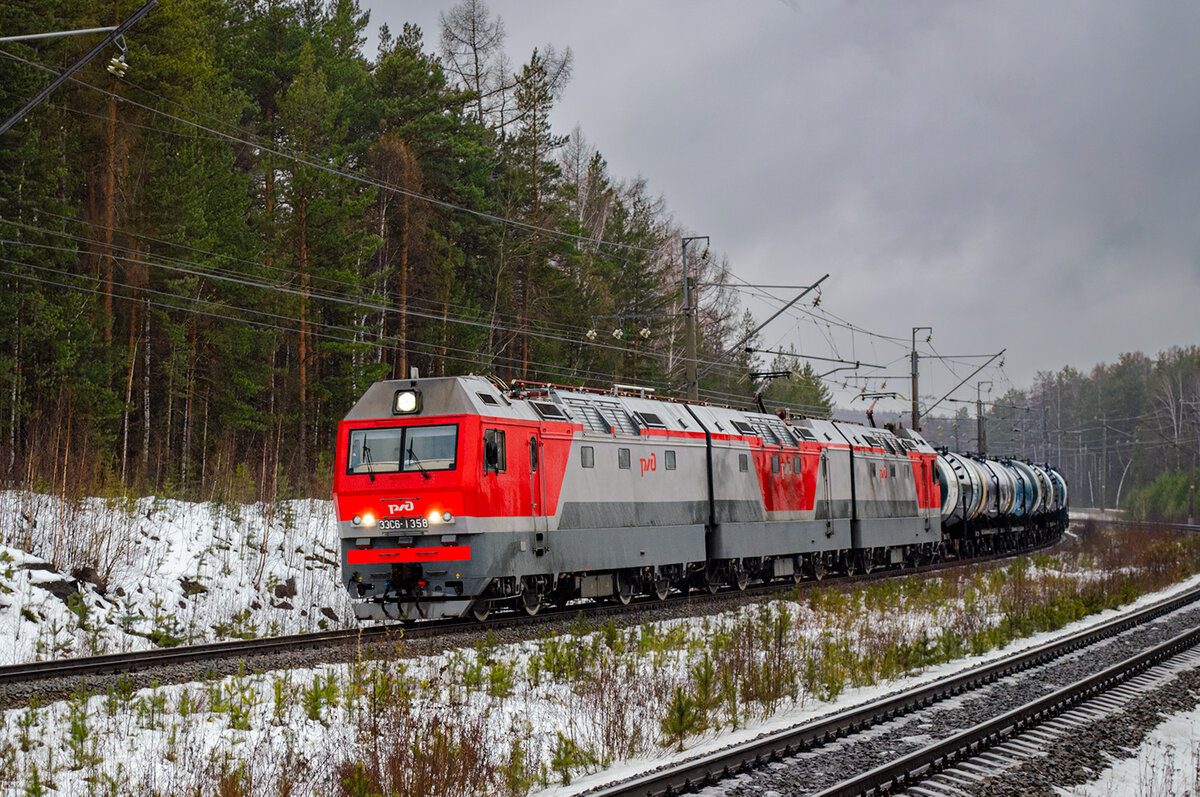 3ЭС6 на подъезде к станции Решёты.  