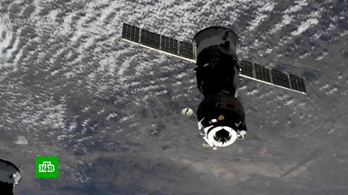 [ Смотреть видео на сайте НТВ ] «Союз МС-24» отстыковался от МКС и взял курс на Землю.