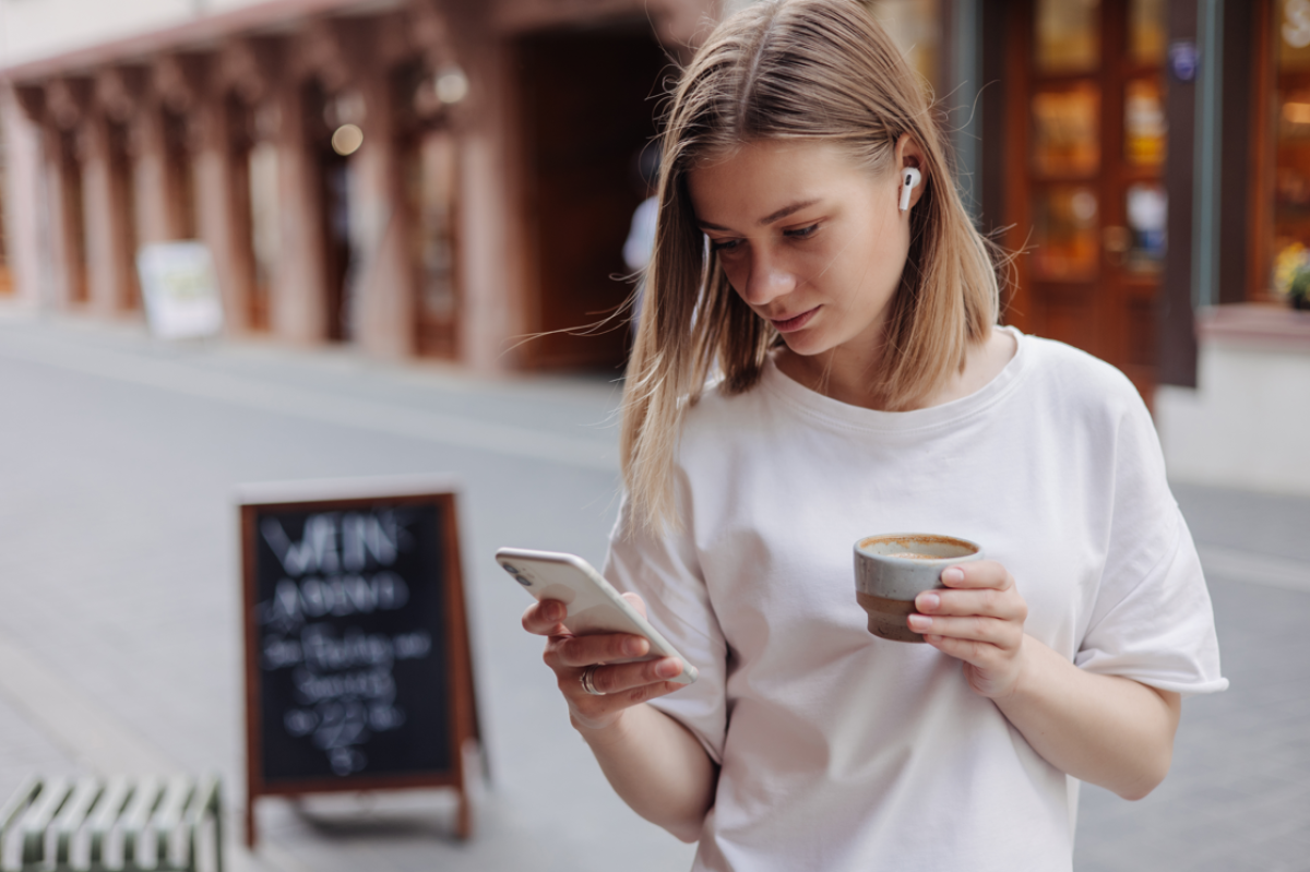    Хабаровчанка, притворяясь парнем, обманула студентку на 100 тысяч рублей