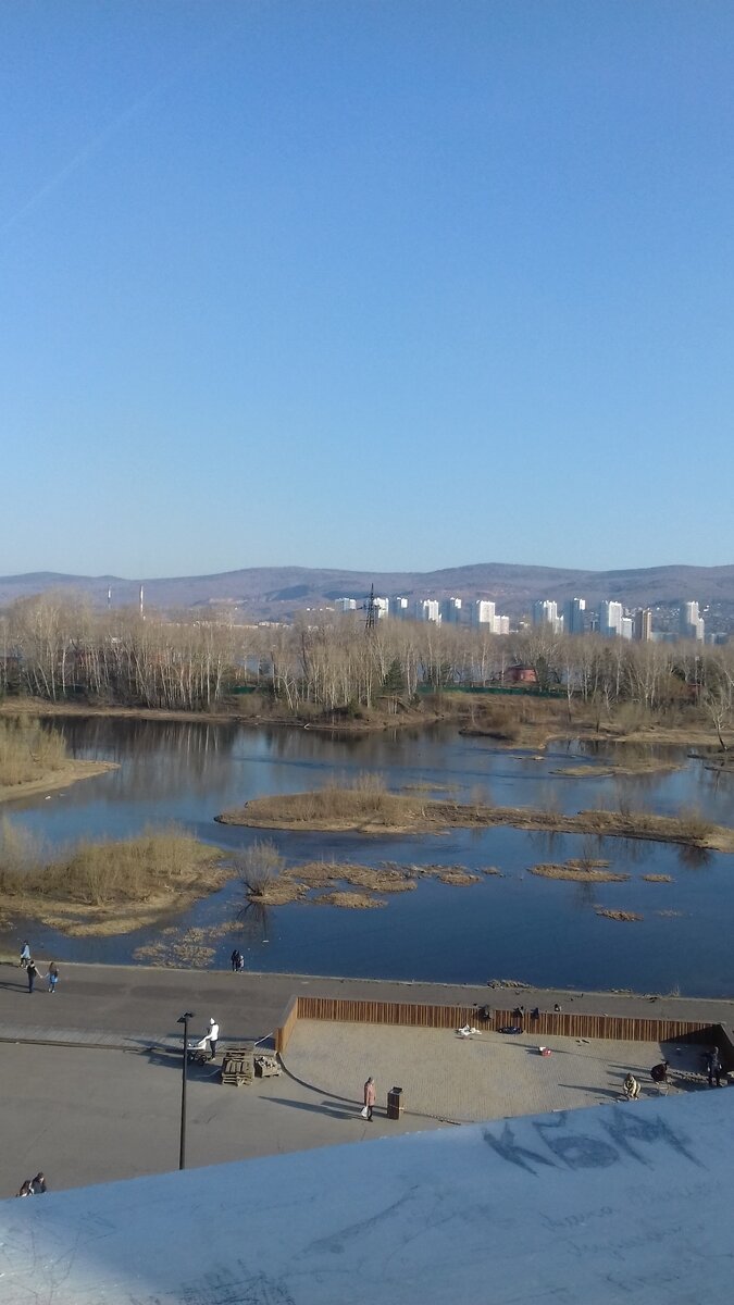 Вид на  новый микрорайон БЕЛЫЕ РОСЫ в городе Красноярске.