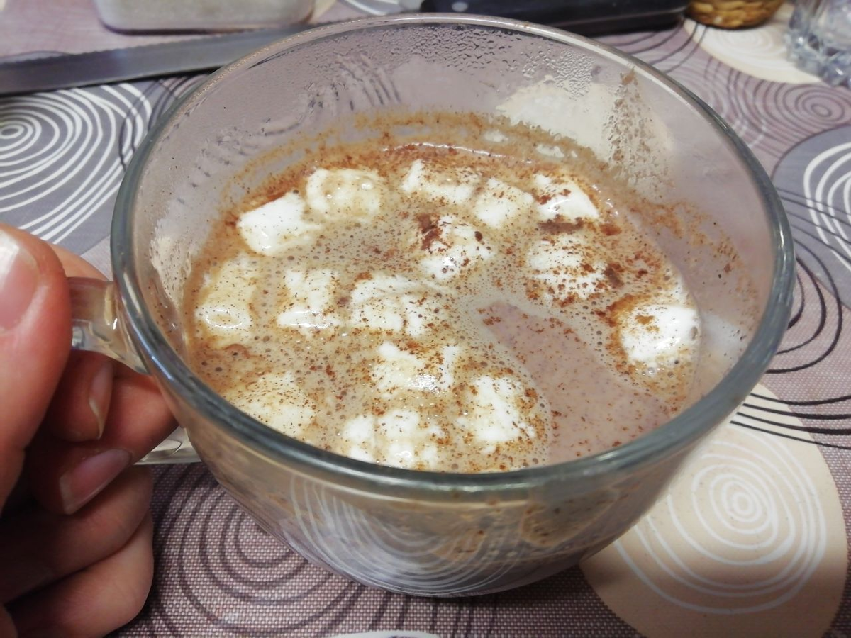 Это моё какао, без сахара, но с маршмеллоу и корицей. За что люблю маршмеллоу - вроде бы, много в какао, а по весу всего 5 гр.