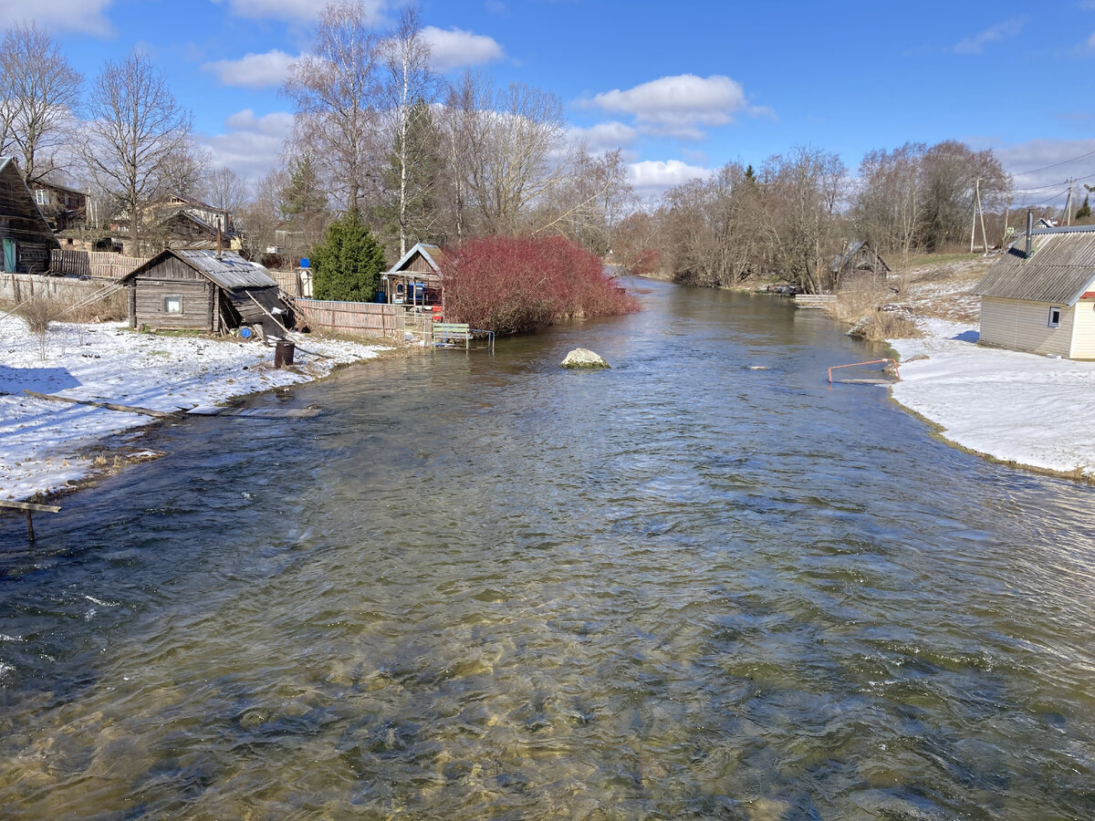 Вид на нашу реку 4 апреля →