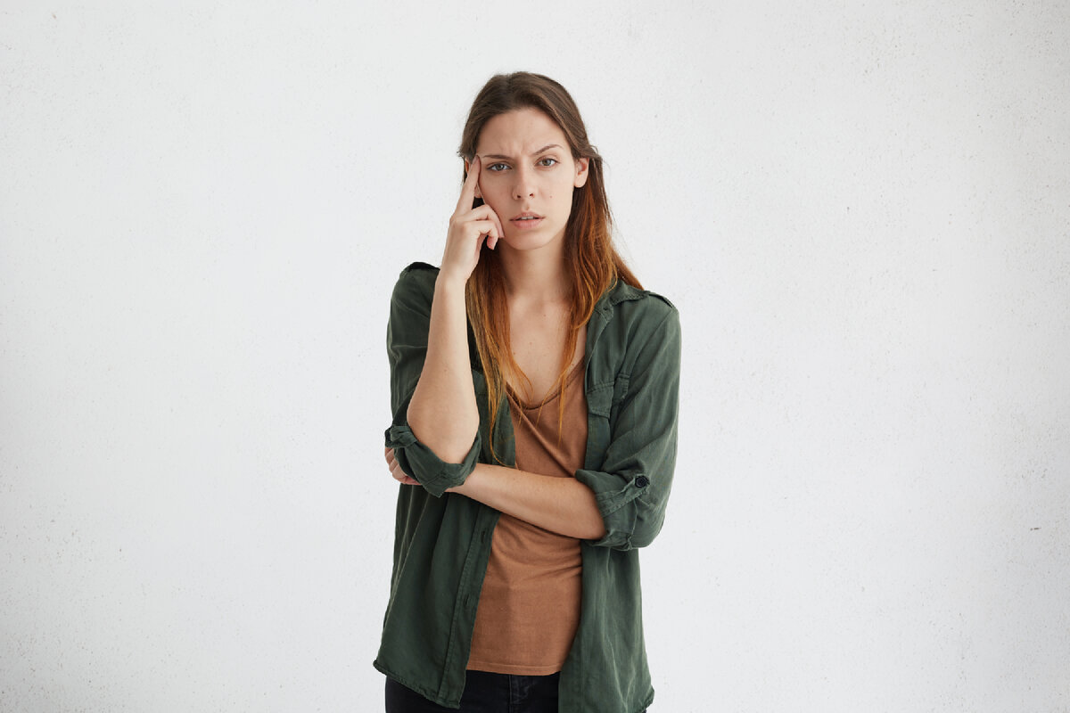 <a href="https://ru.freepik.com/free-photo/portrait-of-thoughtful-woman-with-european-appearance-looking-while-frowning-her-eyebrows-in-bewilderment-holding-finger-on-temple-trying-to-concentrate-and-to-find-suitable-solution_9762844.htm#fromView=search&page=1&position=3&uuid=91cd4654-292c-4a7f-8518-e7b35fc08055">Изображение от wayhomestudio на Freepik</a>