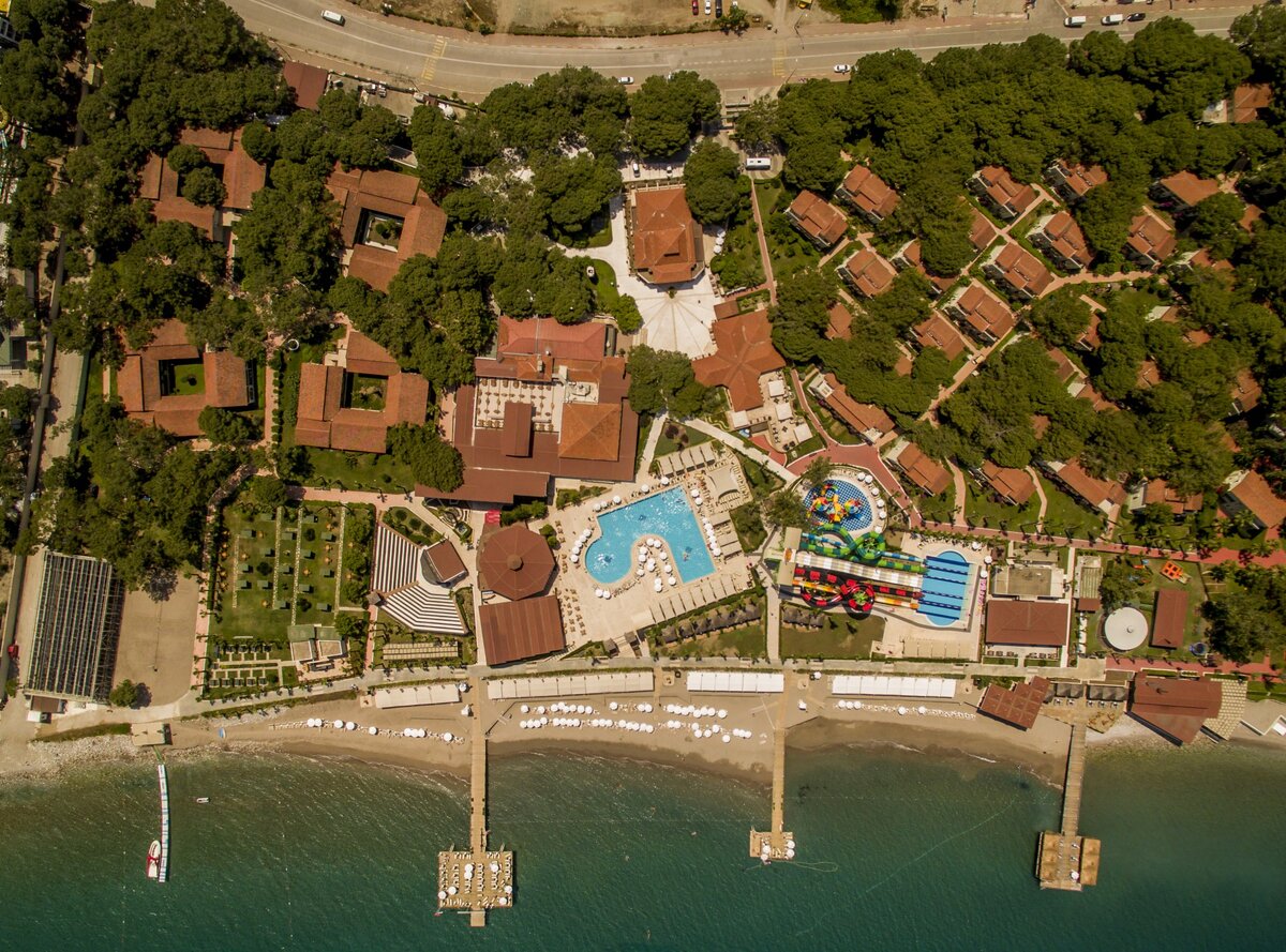 Отель Crystal Flora Beach Resort 5* - фото с официального сайта отеля.