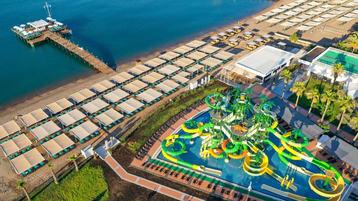 Пляж отеля Crystal Centro Resort 5* - фото с официального сайта отеля.