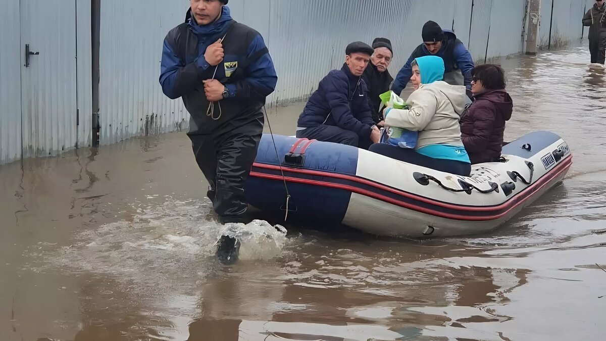 В Оренбурге СНТ одно за другим уходят под воду из-за резкого подъема реки  Урал | 56orb.ru | Дзен