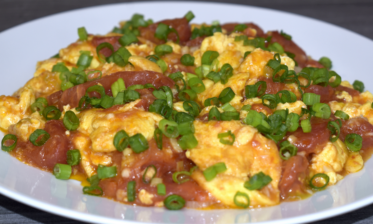 Яичницы с овощами - один из наиболее популярных завтраков в Китае