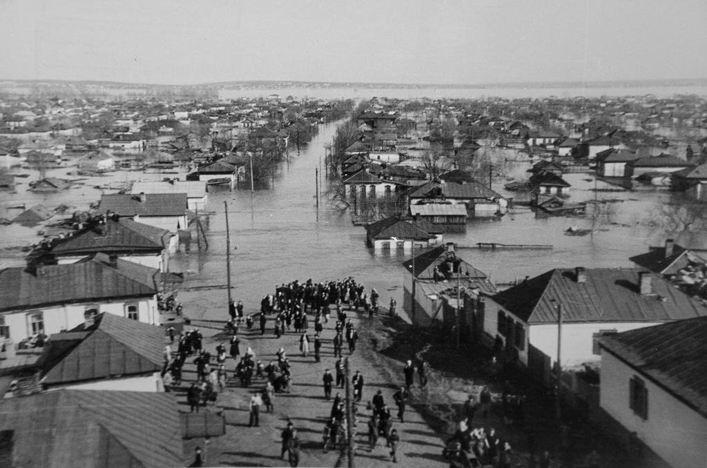 Какие улицы затопило в старом городе орска. Орск 1957 наводнение в Орске. Наводнение в Орске в 1957. Разлив Урала 1942. Орск наводнение 1942 года.