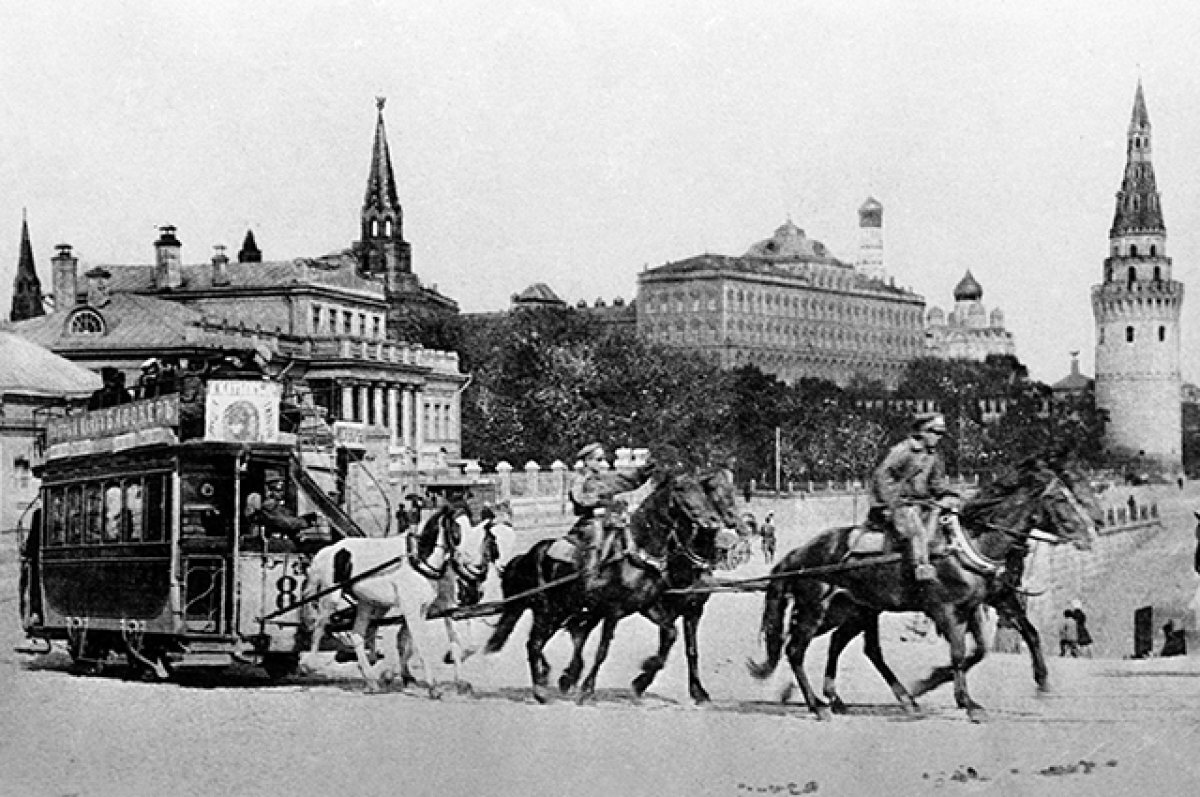    Конка и вид на Московский Кремль. 1890-е гг.