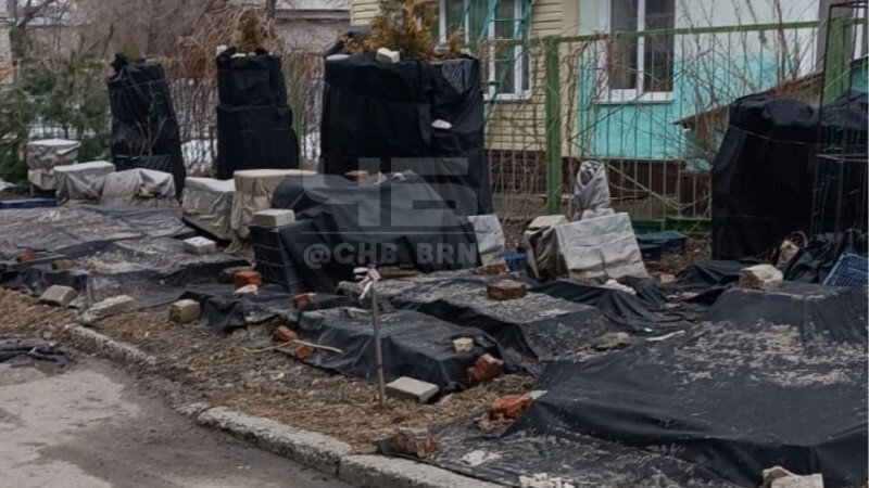     Жительница Барнаула обратила внимание на "ужасный двор". "ЧБ Барнаул"