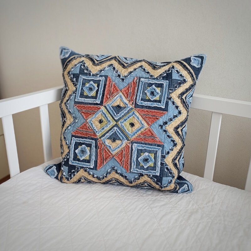 Подушка, сшитая по МК Капитолины Журавлик