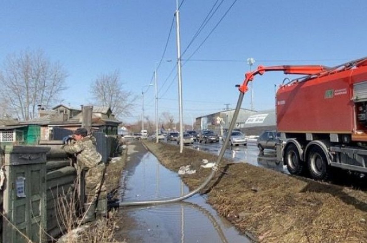 В Омской области остаются затопленными 59 домов и 35 огородов | АиФ-Омск |  Дзен