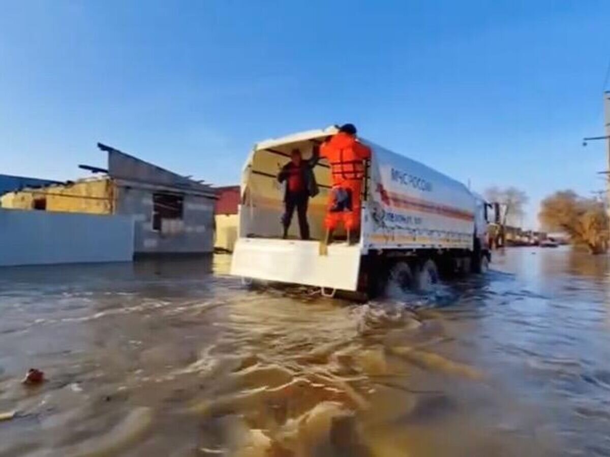 Уровень воды в Урале на 4 метра превысил проектный уровень дамбы в Орске |  Радио Sputnik | Дзен