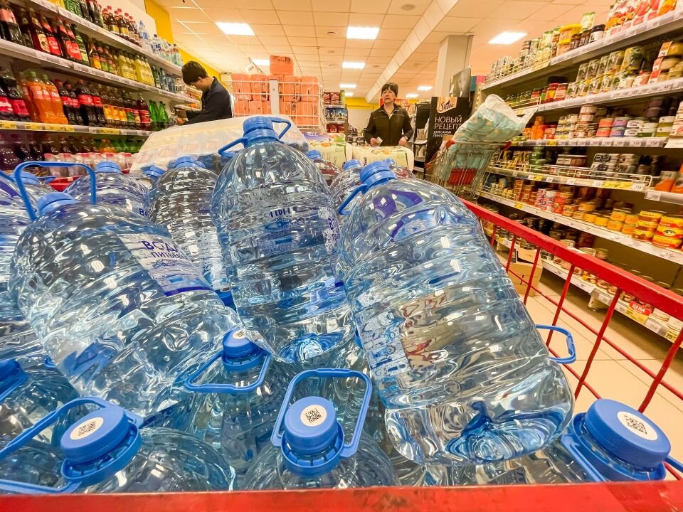    Питьевая вода. Бутылки. Источник: Виталий Барабаш/"Толк"
