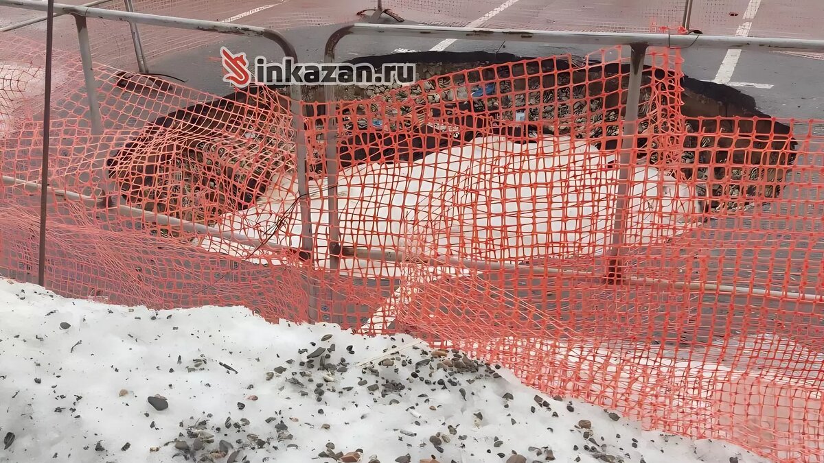     Казанцы пожаловались на провал, который не устраняют уже более полугода. Соответствующее обращение поступило в редакцию Inkazan.