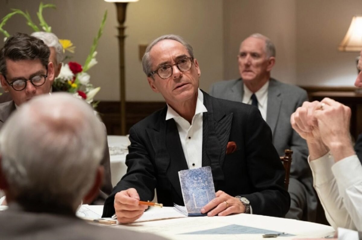    Роль главы комиссии по атомной энергии США Льюиса Штраусса принесла актёру «Оскара»