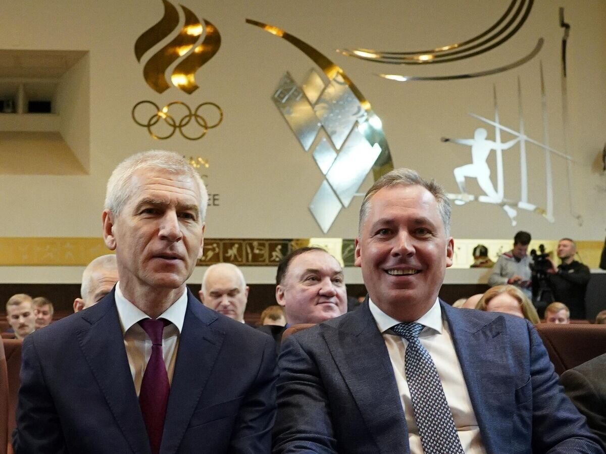    Министр спорта РФ Олег Матыцин (слева) и президент олимпийской команды России (ОКР) Станислав Поздняков© РИА Новости / Александр Вильф