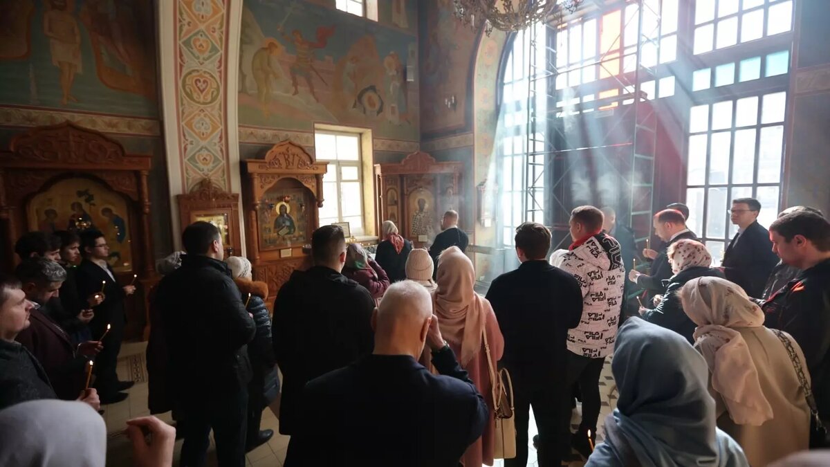     Сегодня в Храме святого Иоанна Предтечи на Горького, 27 прошла панихида в память об основателе ЛДПР Владимире Жириновском, который умер 6 апреля 2022 года. Как уточнили в пресс-службе партии, на службу пришли около 100 человек.