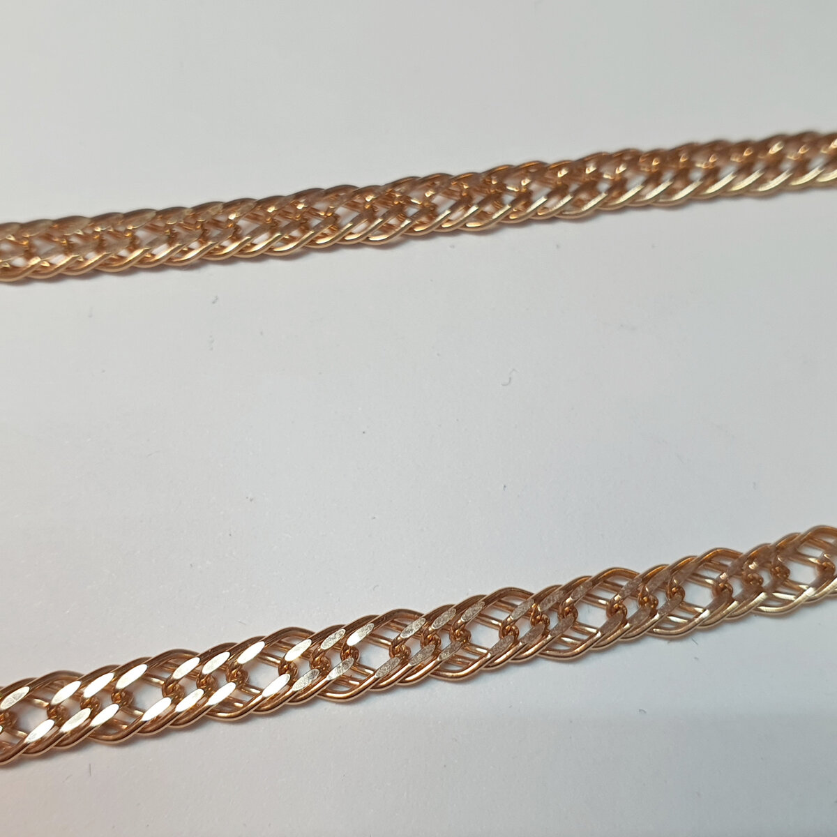 Один из самых популярных видов плетения "золотой" цепи у мошенников