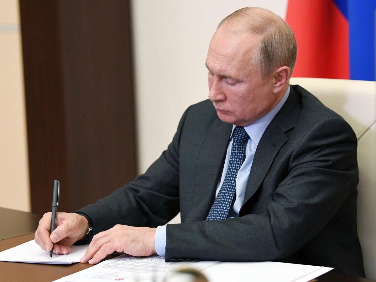    Президент России Владимир Путин проводит совещание в режиме видеоконференции © РИА Новости / Алексей Никольский