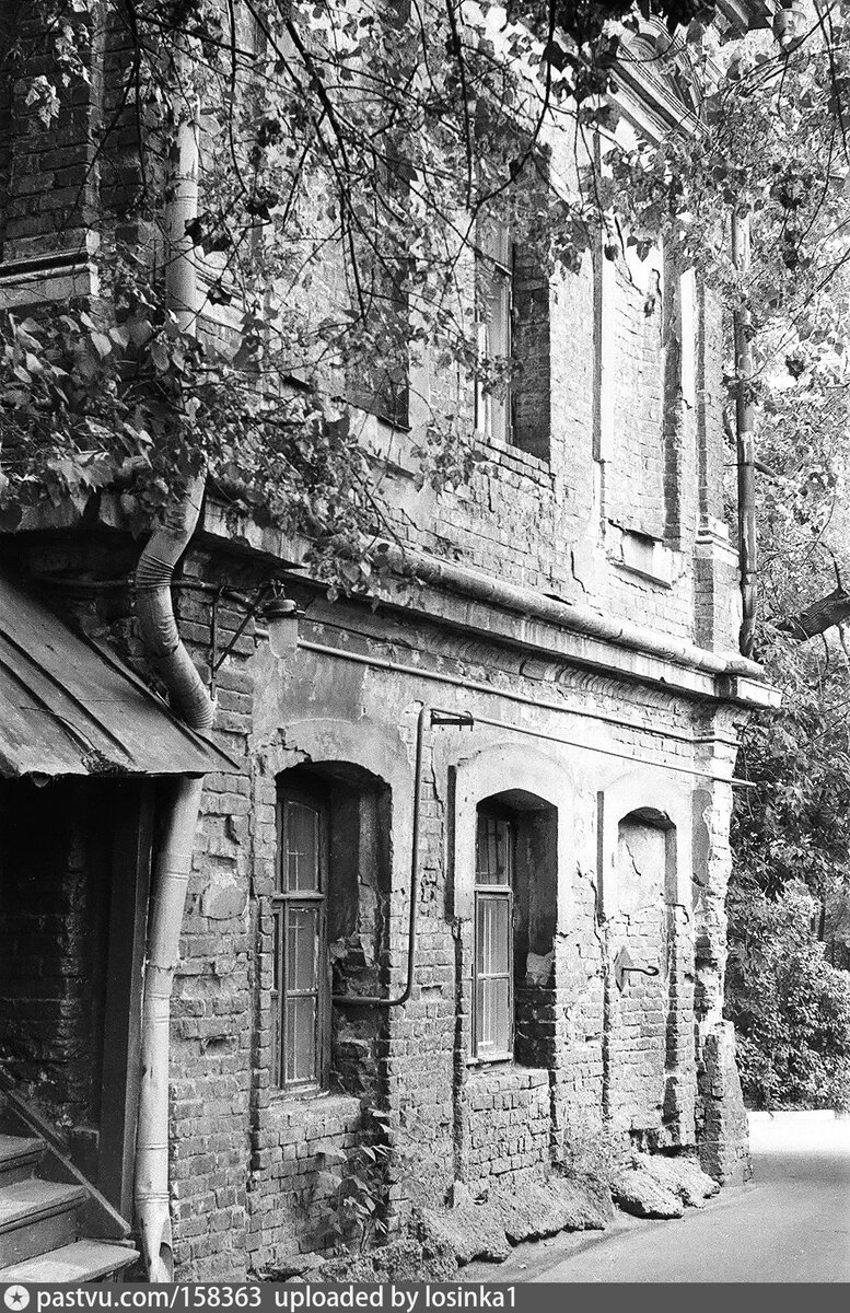 Колпачный переулок, дом № 6 стр. 2. 1986 г. Автор И. Нагайцев.