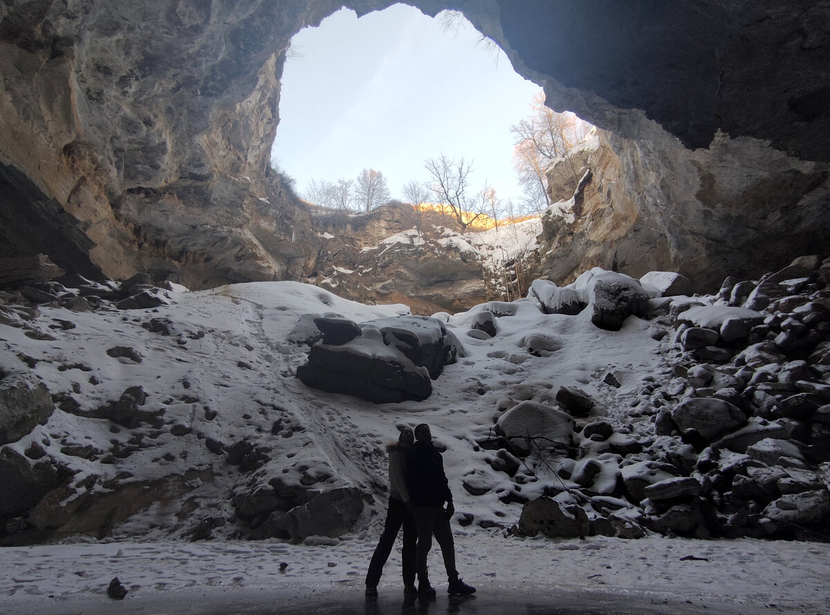 Вид со дна Ахмеровского провала