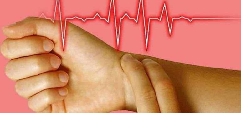У меня учащенный (высокий) пульс и недомогание: в чем причина и насколько опасно, что делать?