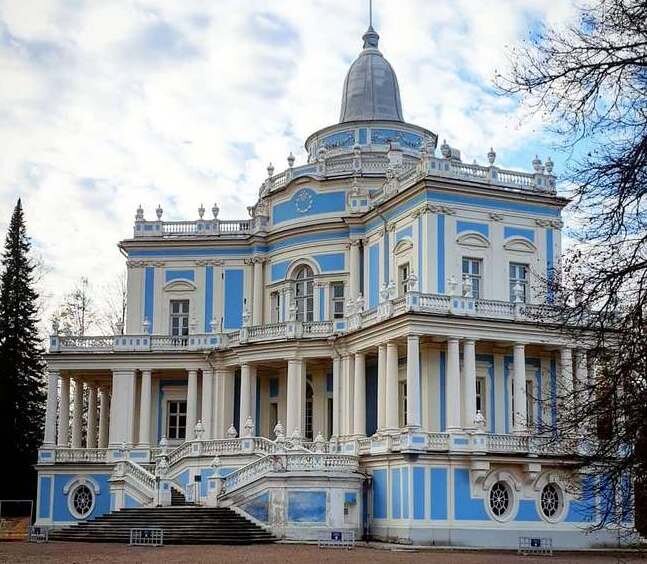 Павильон Катальной коры на западной окраине Ломоносова /фото из личного архива/