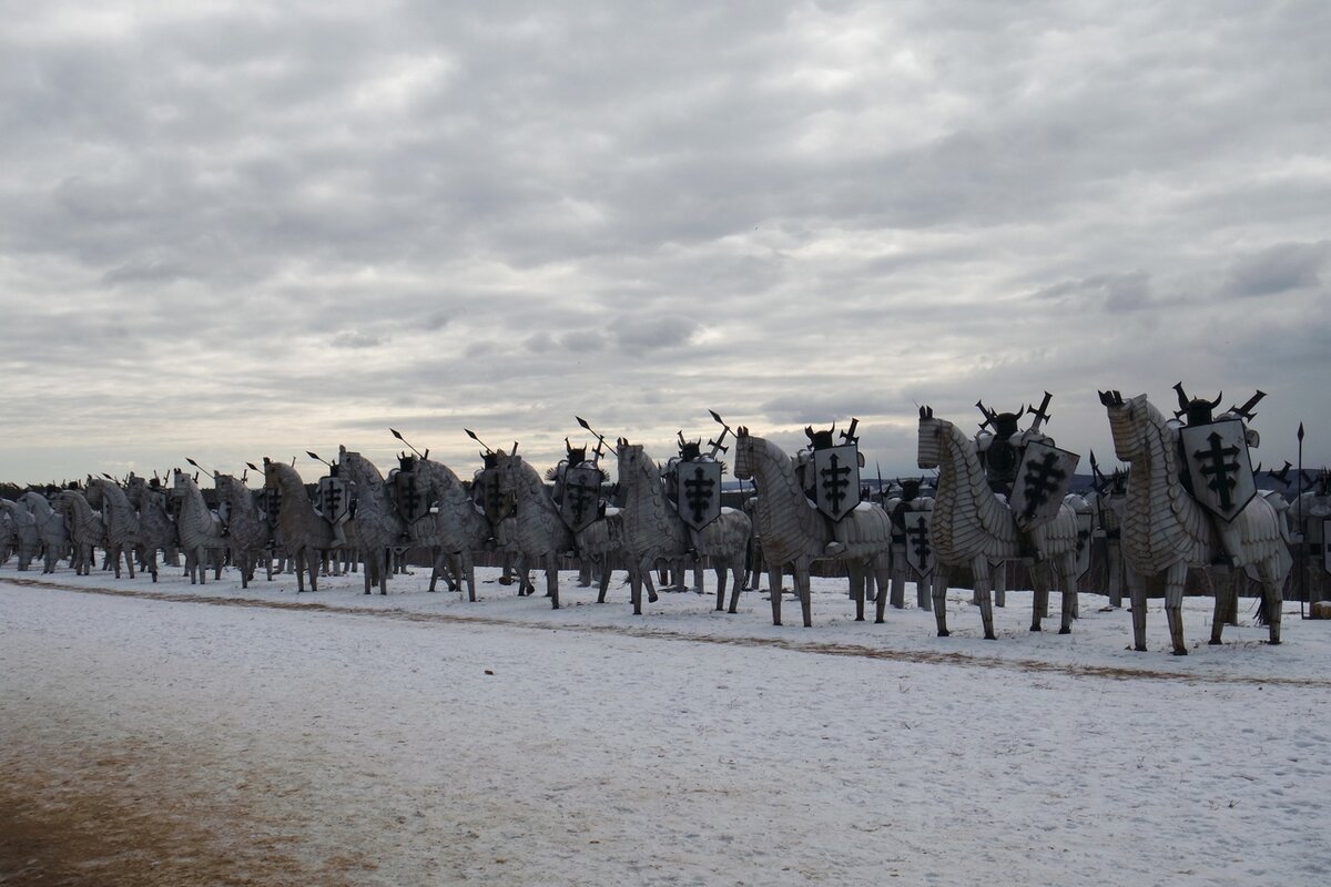 армия тевтонских рыцарей, сделанных из барабанов стиральных машин