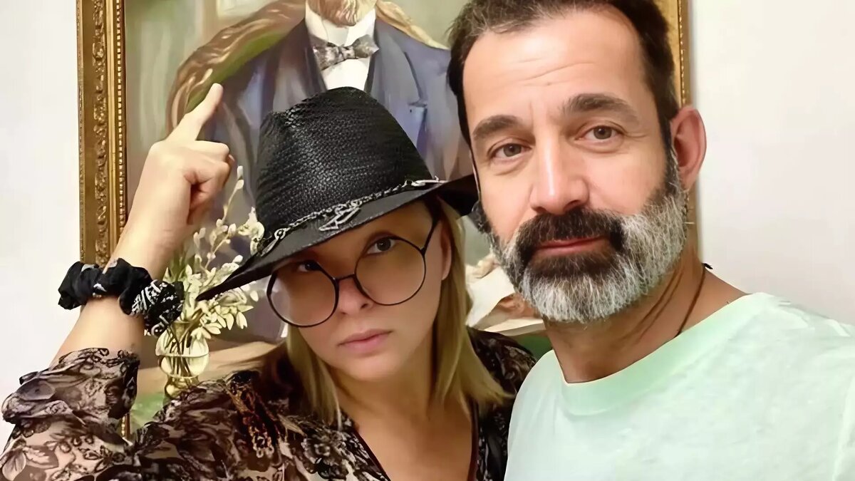     Ольга Дроздова сменила имидж и поразила поклонников. Впрочем, не очень понятно, довольны ли они новым образом актрисы или в таком виде она им не понравилась.