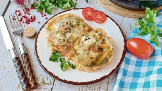    30 минут на кухне: морской коктейль с макаронами гнездами на сковороде Ирина Петрова