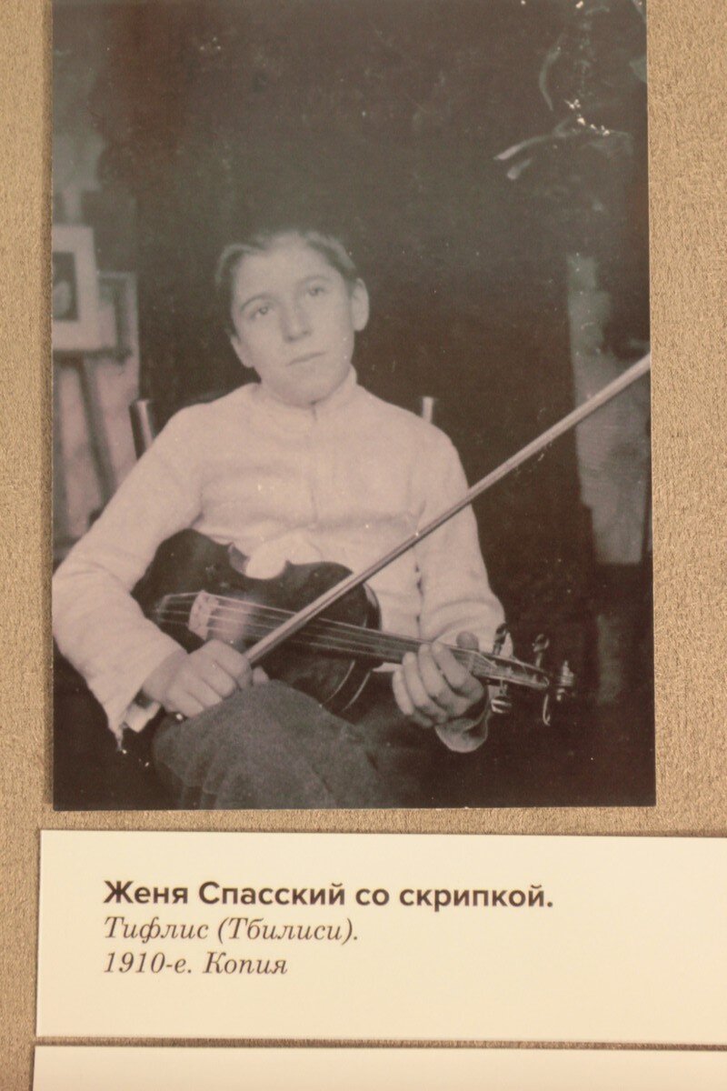 Ходил в шапке, похожей на кота. В Калуге рассказали о судьбе  художника-космиста Евгения Спасского | www.kp40.ru | Дзен