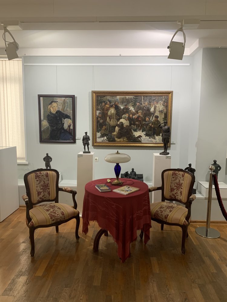    Выставка Владимира Игошева отразила дух советского периода