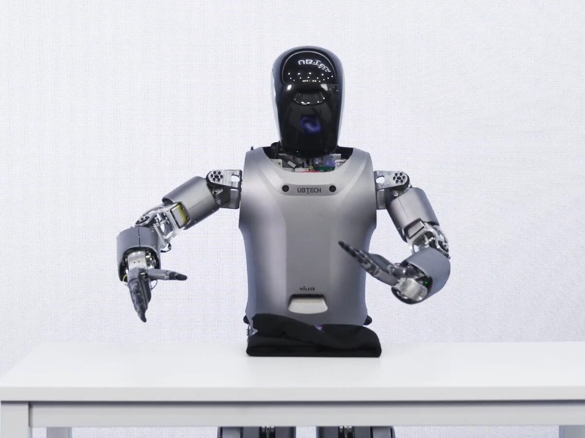    Китайский человекоподобный робот научился общаться и мыслить [ВИДЕО]