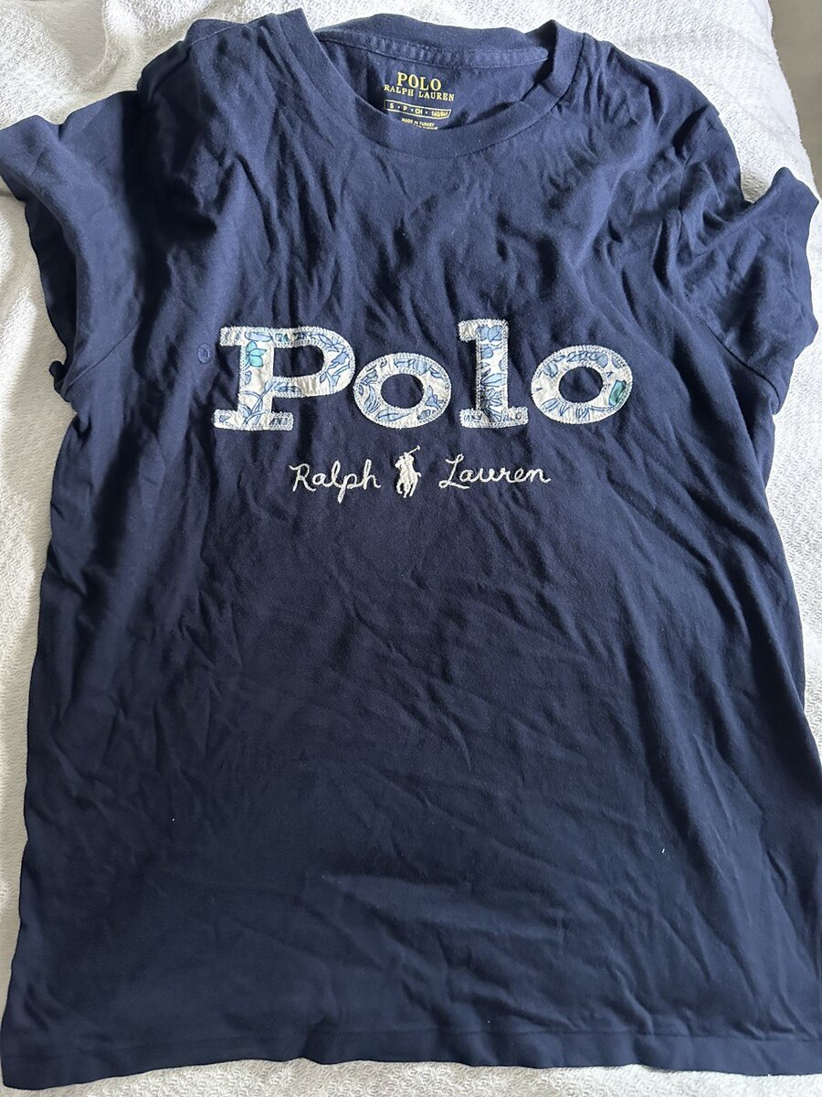 Футболка была новой и оригинальной